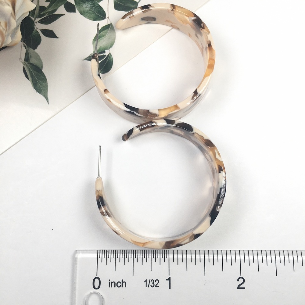 Chic Acrylic Resin Hoop Earrings - Picture 5 of 6
